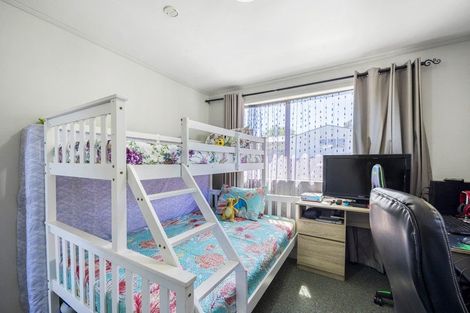 Photo of property in 1/541 Swanson Road, Ranui, Auckland, 0612