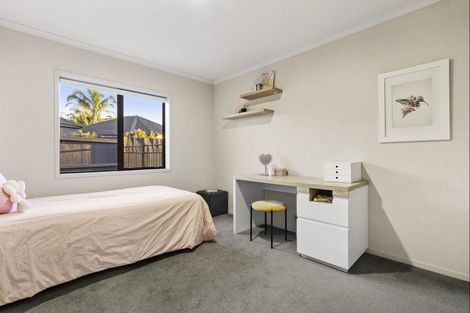 Photo of property in 33 Saint Heliers Place, Papamoa Beach, Papamoa, 3118