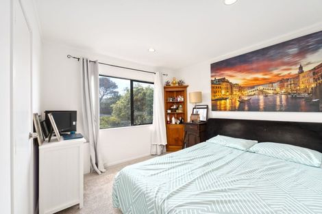 Photo of property in 3 Loughanure Place, Massey, Auckland, 0614