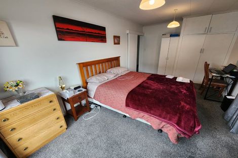 Photo of property in 100 Middlepark Road, Sockburn, Christchurch, 8042