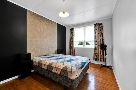 Photo of property in 34 Endeavour Street, Marfell, New Plymouth, 4310