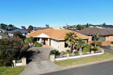 Photo of property in 111 Everitt Crescent, Whangamata, 3620
