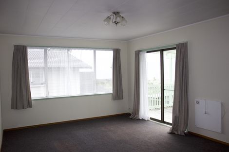 Photo of property in 27 Pipitea Place, Massey, Auckland, 0614