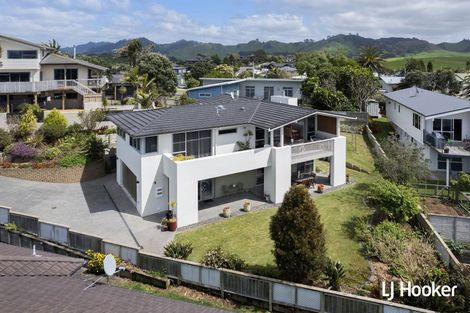 Photo of property in 28 Reo Crescent, Waihi Beach, 3611