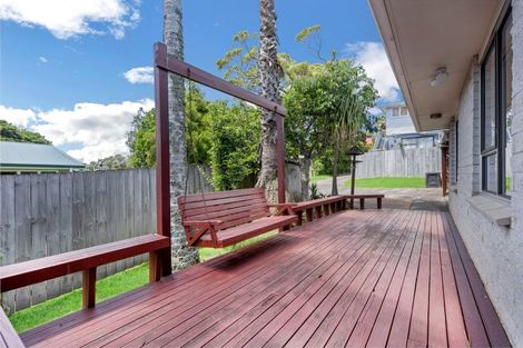 Photo of property in 2/3 Barron Drive, Green Bay, Auckland, 0604