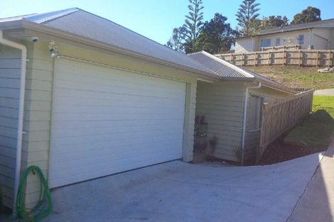 Photo of property in 3/14b Moffat Road, Red Beach, 0932