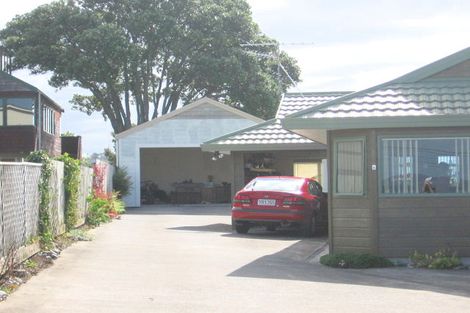 Photo of property in 926a East Coast Road, Northcross, Auckland, 0630