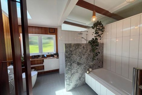 Photo of property in 274 Scenic Drive, Titirangi, Auckland, 0604