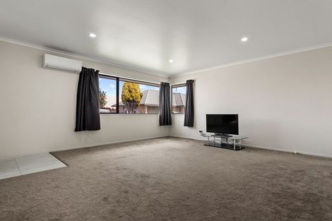 Photo of property in 72 Manuroa Road, Takanini, 2112