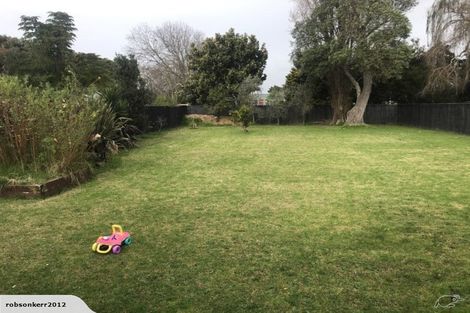 Photo of property in 17 Blanes Road, Weymouth, Auckland, 2103