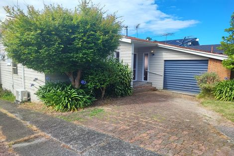 Photo of property in 1/10 Hyde Road, Rothesay Bay, Auckland, 0630