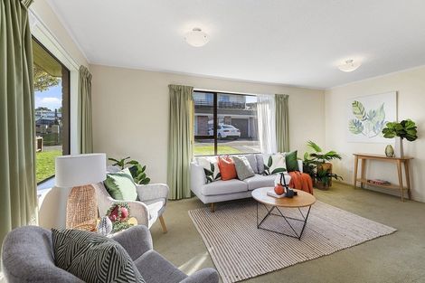 Photo of property in 5/4 Stewart Drive, Newlands, Wellington, 6037