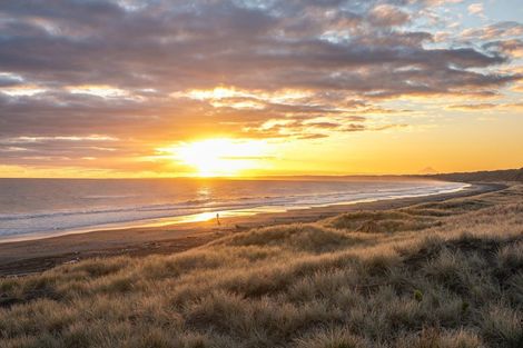 Photo of property in 19 Waitote Street, Castlecliff, Whanganui, 4501