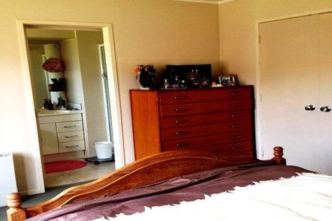 Photo of property in 8 Majesty Place, Half Moon Bay, Auckland, 2012