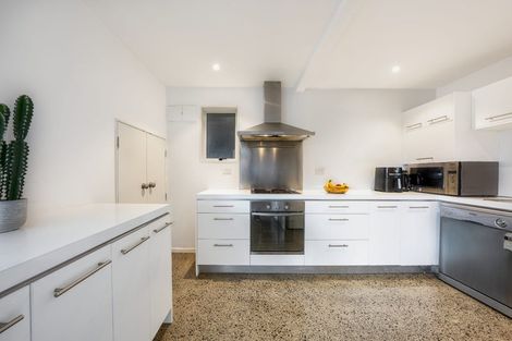 Photo of property in 1a Highgrove Lane, Totara Vale, Auckland, 0632