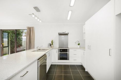 Photo of property in 3a Savage Crescent, Upper Hutt Central, Upper Hutt, 5018