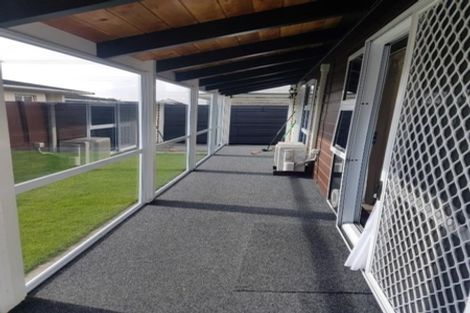 Photo of property in 2/2 Tiverton Crescent, Whalers Gate, New Plymouth, 4310