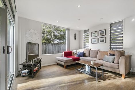 Photo of property in 242a Forrest Hill Road, Forrest Hill, Auckland, 0620