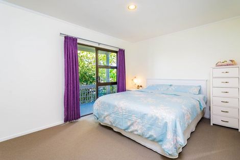 Photo of property in 33 Glen Vista Place, Bayview, Auckland, 0629