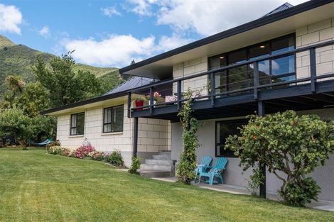 Photo of property in 108 Moana View Road, Waikawa, Picton, 7220