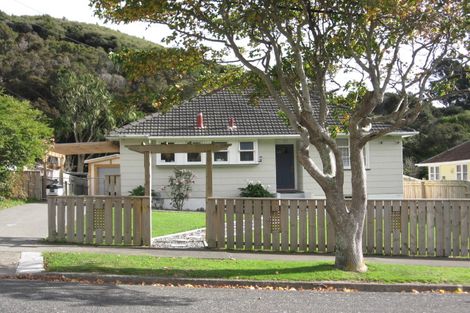 Photo of property in 17 Boyd Grove, Naenae, Lower Hutt, 5011