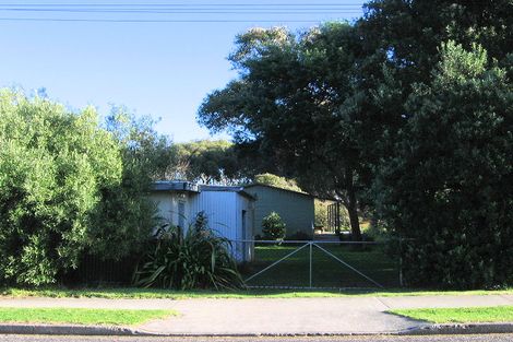 Photo of property in 20 Rangihiroa Street, Waikanae Beach, Waikanae, 5036