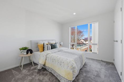 Photo of property in 33 Sorrel Crescent, Bucklands Beach, Auckland, 2012
