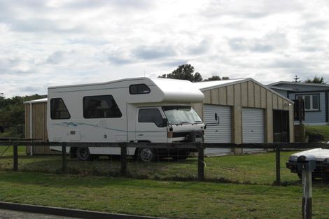 Photo of property in 1 James Street, Waikawa Beach, Levin, 5573