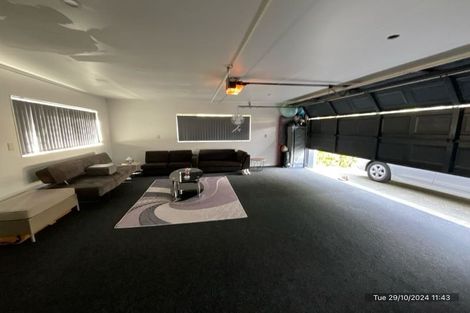 Photo of property in 1/59 Ribbonwood Crescent, Goodwood Heights, Auckland, 2105