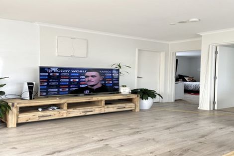 Photo of property in 8 Advene Road, Cockle Bay, Auckland, 2014