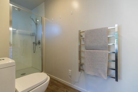 Photo of property in 117a Wynyard Crescent, Fernhill, Queenstown, 9300