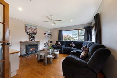Photo of property in 15 Tauhara Street, Green Bay, Auckland, 0604
