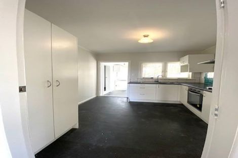 Photo of property in 4 Queen Mary Avenue, New Lynn, Auckland, 0600