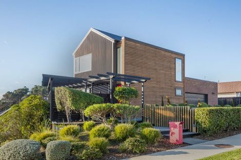 Photo of property in 10 Ihakara Arthur Lane, Aotea, Porirua, 5024