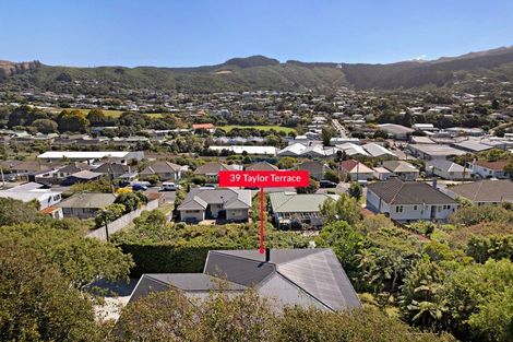 Photo of property in 39 Taylor Terrace, Tawa, Wellington, 5028