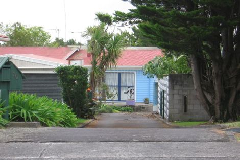 Photo of property in 20 Miltonia Avenue, Te Atatu South, Auckland, 0610
