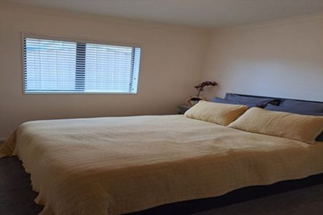 Photo of property in 2 Kirikiri Drive, Papakura, 2110