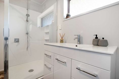 Photo of property in 112a Queen Street, Waiuku, 2123