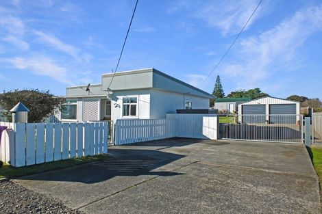 Photo of property in 5 Huia Street, Foxton Beach, Foxton, 4815