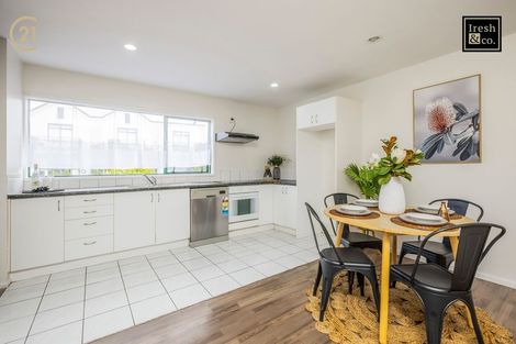 Photo of property in 2/1 Briar Way, New Lynn, Auckland, 0600