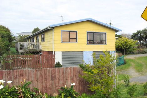 Photo of property in 2 Makora Road, Otaihanga, Paraparaumu, 5036