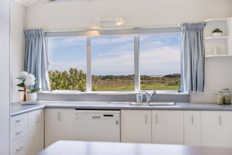 Photo of property in 300 Manly Street, Paraparaumu Beach, Paraparaumu, 5032