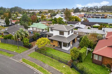 Photo of property in 5 Merlot Heights, Huapai, Kumeu, 0810