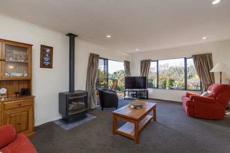 Photo of property in 15 Greenwood Place, Fitzherbert, Palmerston North, 4410