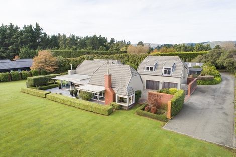 Photo of property in 38 Titirangi Drive, Fitzherbert, Palmerston North, 4471