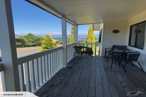 Photo of property in 17 Reeves Road, Acacia Bay, Taupo, 3330