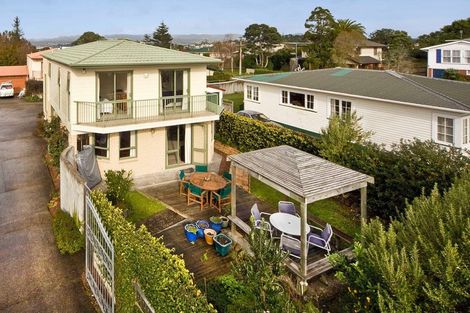 Photo of property in 66a Waimumu Road, Massey, Auckland, 0614