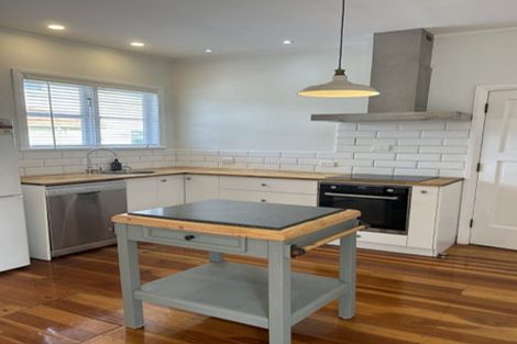 Photo of property in 530 Featherston Street, Roslyn, Palmerston North, 4414