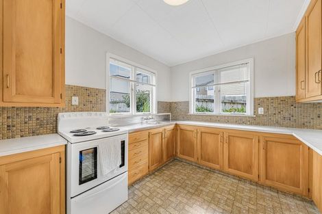 Photo of property in 5 Valron Road, Te Atatu South, Auckland, 0602