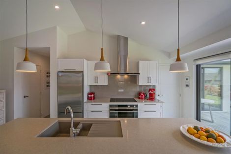 Photo of property in 4 Topping Place, Whitianga, 3510